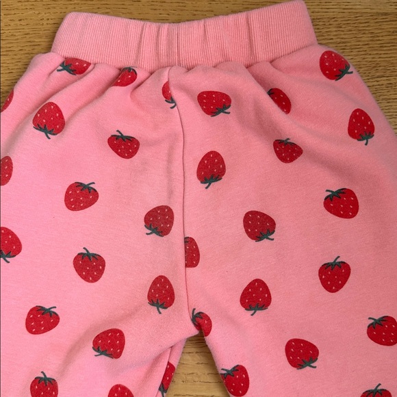 Lola + The Boys Strawberry Ruffle Set - Picture 12 of 15